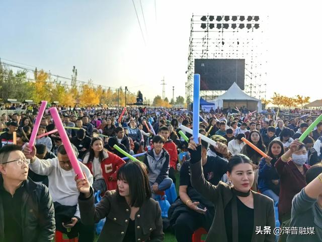 金湖杨间听金曲,泽普开启文旅融合旅游新体验