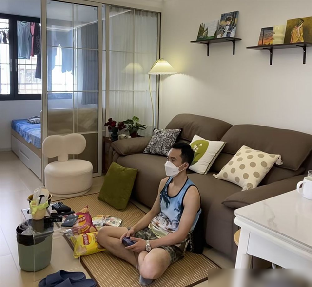 一对广州新婚夫妻，不听家人劝买下35㎡老破小，装修后：太值了