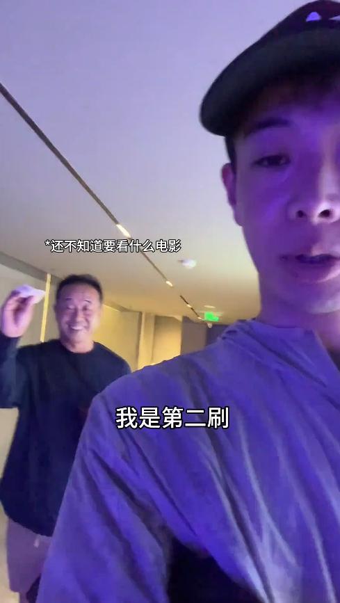 日本小伙带老爸游上海，看完《南京照相馆》后，公开跟日媒叫板
