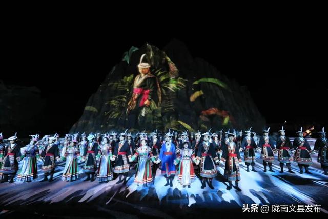 天池映月，白马欢歌，就差一个你！