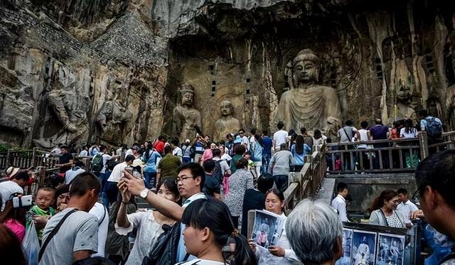 门票打折车票降价，国庆8天假，为啥旅游的年轻人却一年比一年少