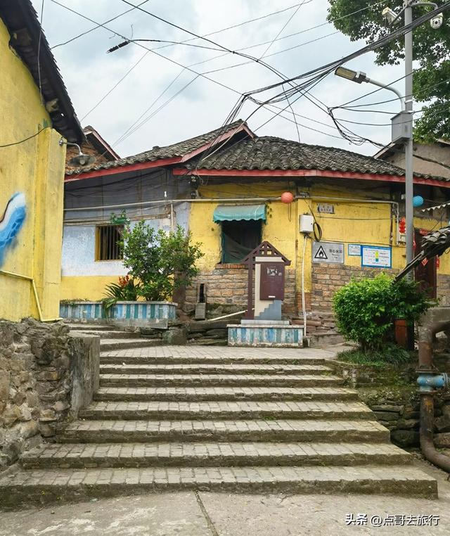 成都龙泉山下，最低调的古场镇，停留在80年前，公交车1元直达！
