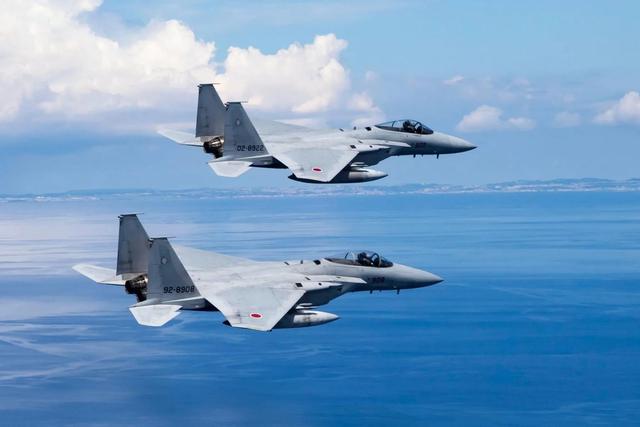 辽宁舰正常训练遭日机滋扰