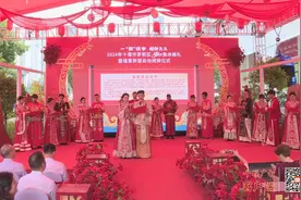 十堰多对新人举行集体婚礼 上演“中式”浪漫图片