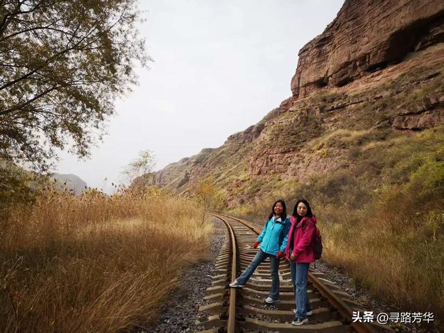 秋日从恐龙地址公园,沿铁路,伴着黄河,徒步至太极岛