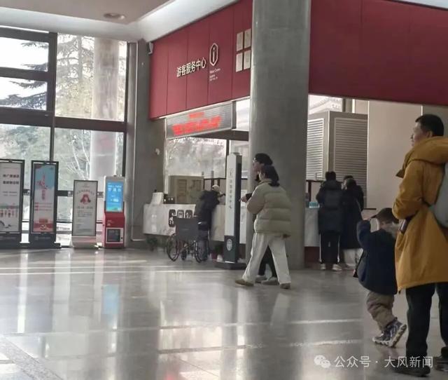 “陕历博免费门票约不到，只能花钱在第三方买讲解票”；陕西历史博物馆：没和第三方合作，他们用软件抢票