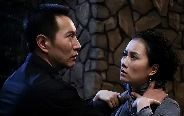 55岁姚刚现状：一生无妻无子，买千万豪宅一个人住，发福后更帅了