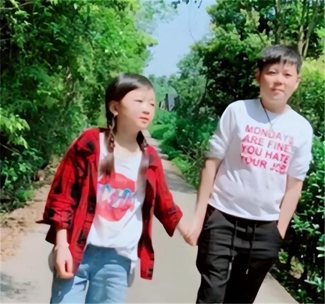 1米3袖珍美女：嫁1米48男孩，婚后丈夫奇迹长高，最终不欢而散