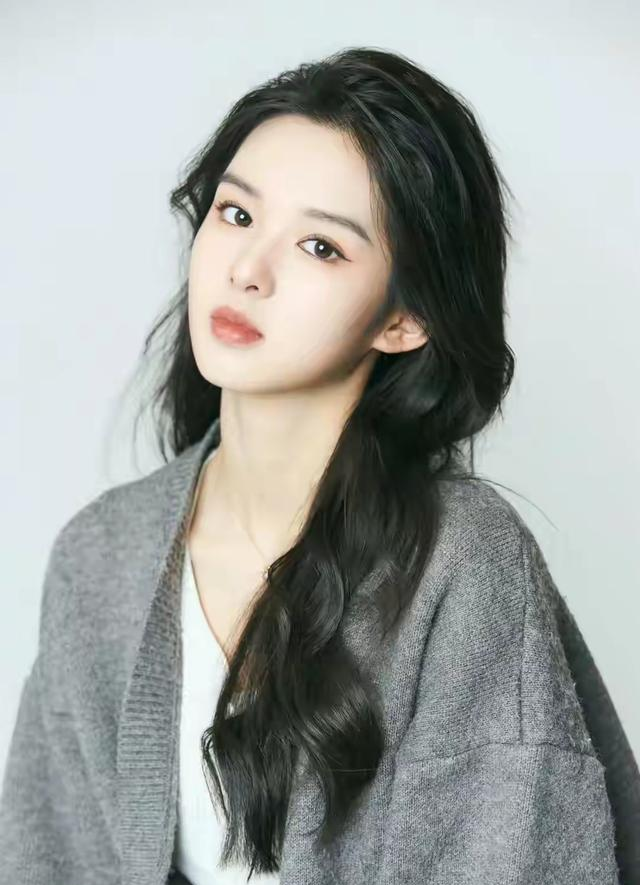 绝美写真：释放自我，展现青春的无限魅力！