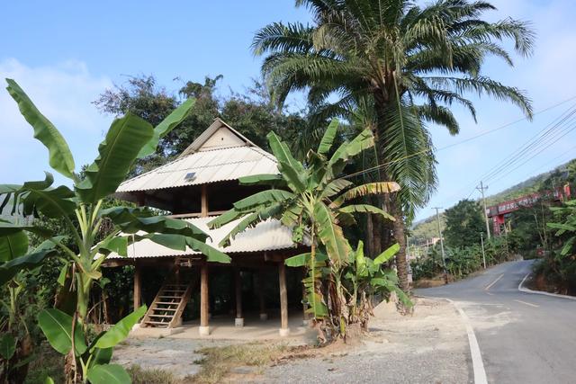 云南边境神秘村落，住在国际河畔，哈尼族阿克老寨