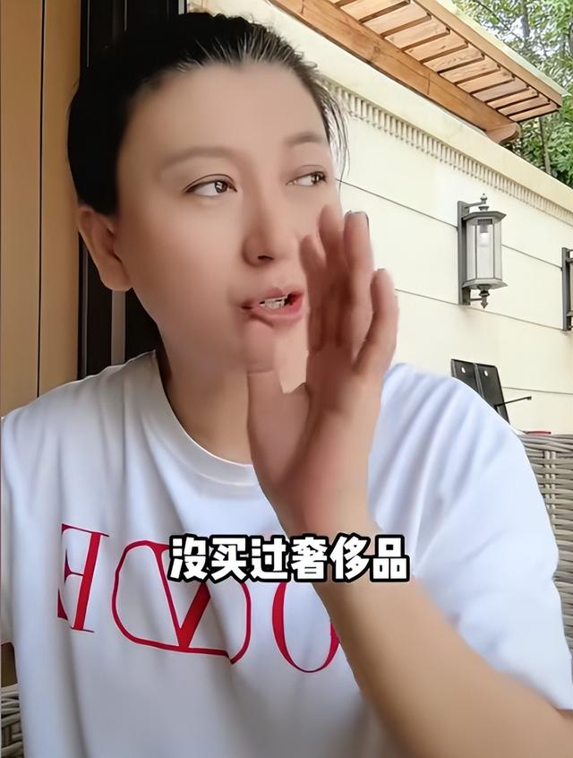 闫学晶事件再升级！官媒下场发文锐评	，言辞犀利，句句直戳她心窝