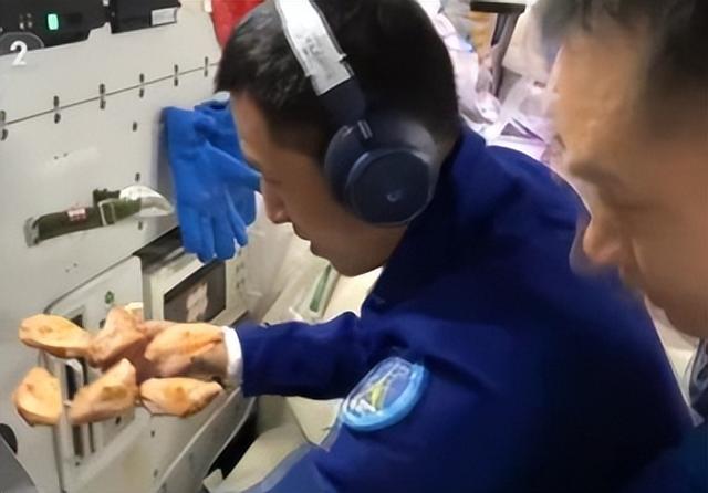 神州二十一直播“太空烧烤”！190种美食管够，宇宙级餐厅太硬核