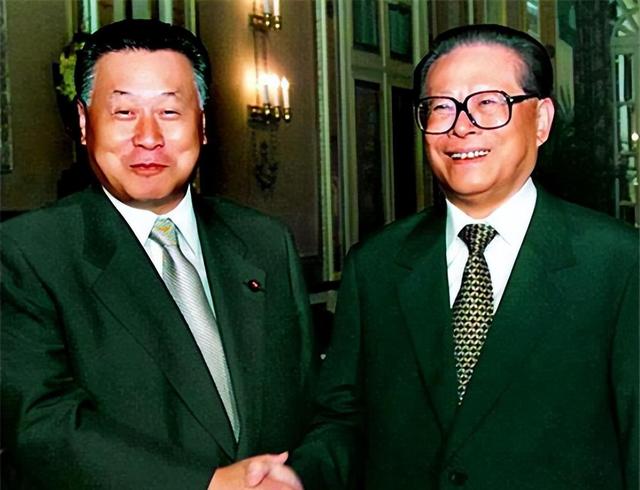 82年，张爱萍上将见到江泽民，吃惊道：原来你是江上青的儿子