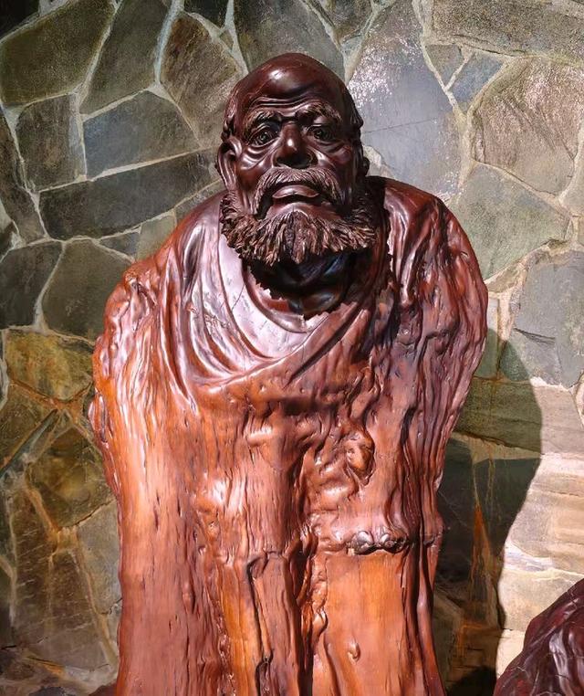 参观根宫佛国博物馆