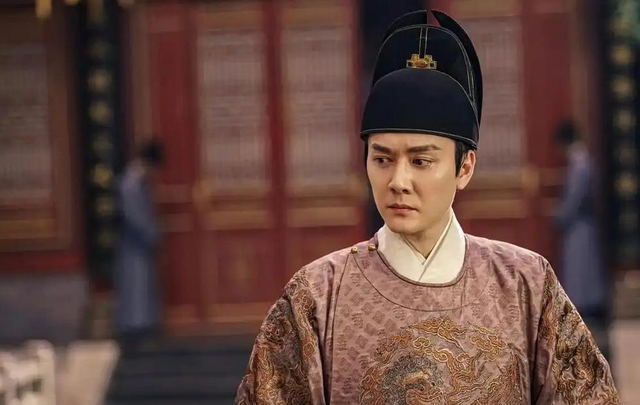 离婚四年，47岁冯绍峰再次官宣喜讯，成为赵丽颖高攀不起的存在！