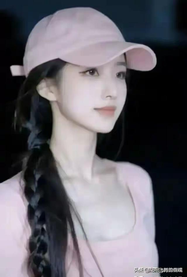 江苏盐城一国际学校女神	，身材拥有黄金比例，散发迷人身材魅力