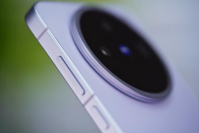 vivo X300信息流出，主摄上2亿像素
