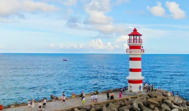 浪尖、海岸与咖啡香：解锁万宁的冬日浪漫