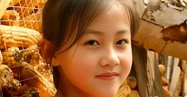 后不后悔？宁夏那个一笑成名拒绝百万签约的小女孩，现在成了这样