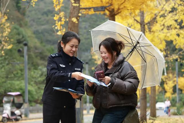 秋日限定“皮肤”上线,藏蓝连接成功