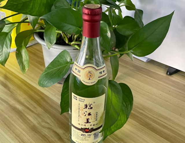 白酒市场大变天！茅台突袭千亿光瓶酒赛道，中产群体钱包被狙击？