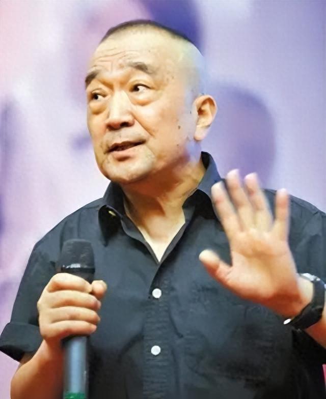 79岁李保田现状：定居山东衰老明显，儿子李彧太像父亲的“翻版”