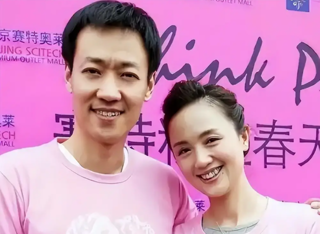 朱媛媛去世5个月后，辛柏青和李乃文现身大孤山，整个人憔悴好多