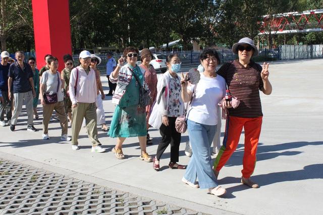 走进校园收获多·旅游文化展风采