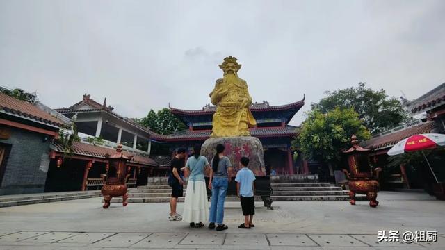 为了一碗生榨米粉，骑了20公里车，顺便向财神爷讨句八方来财。
