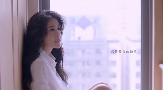 香港三级片女星下嫁农村，曾不雅照满天飞，如今42岁官宣怀孕