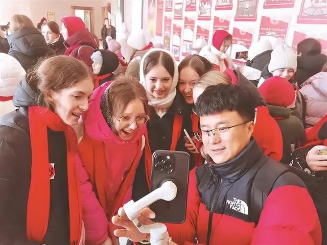 向东看！普京亲笔签字，俄罗斯将对中国免签，中俄关系更上一层？