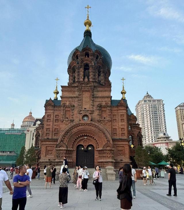 日本游客蜂拥哈尔滨，打着旅游旗号却不逛不吃，究竟为何来呢？