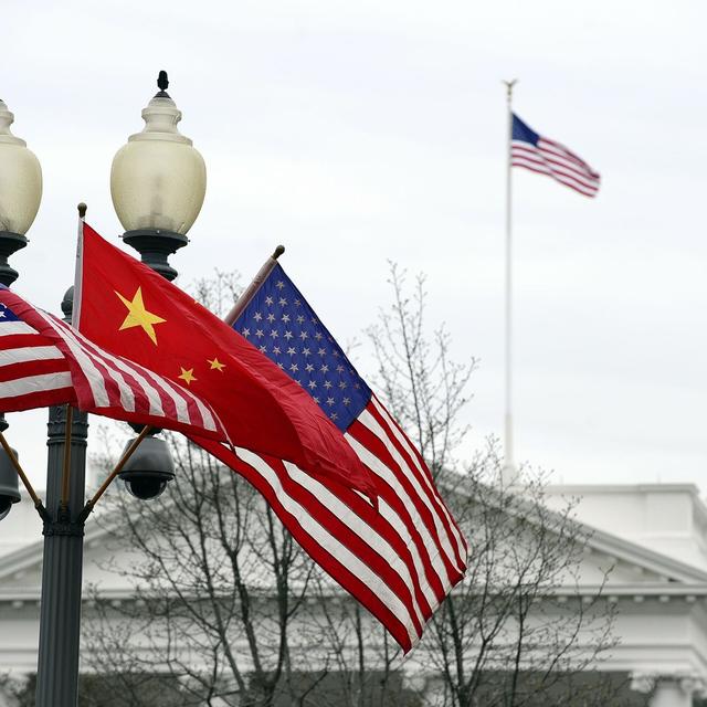 为了和中国谈判，特朗普豁出去了？拒签4亿对台军援，美国炸锅