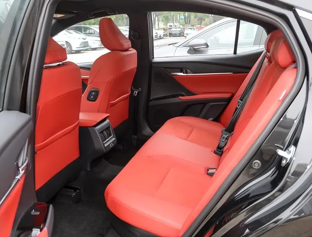 丰田又成功了！新车31天卖出19303辆，油耗4.2L，却只卖12.03W