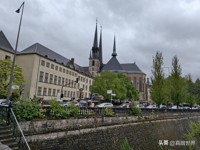 感受欧洲10：欧洲 “口袋国家”：袖珍得能一脚来回进出国