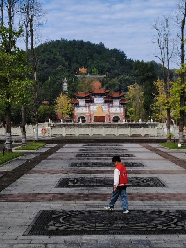 南行漫记：离开南充走G318到达遂宁，驻车圣莲岛营地