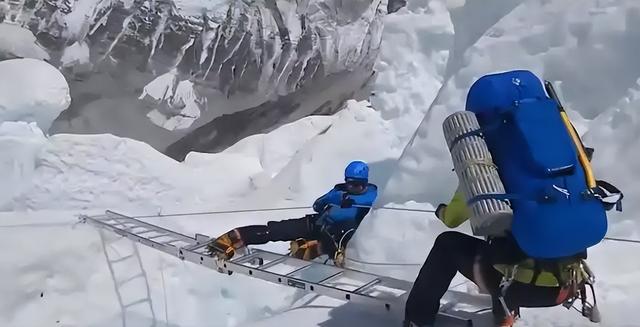 登一次珠穆朗玛峰，到底要花多少钱？10万人民币只能买个门票！