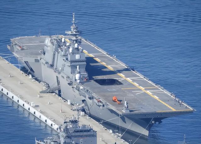 中美航母“历史性会师”？解放军百艘舰艇出动，西太乱成了一锅粥