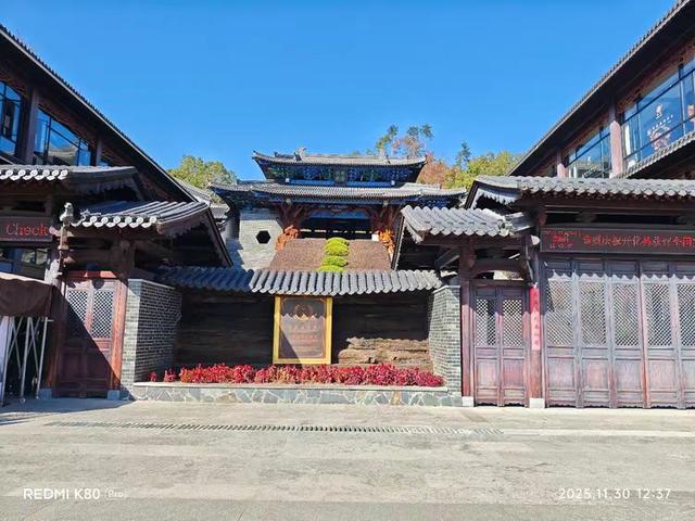 参观根宫佛国博物馆