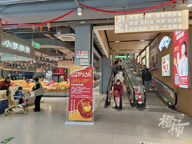 临平前村农贸市场，韩国旅游团一波一波来打卡，每次都现场买西瓜