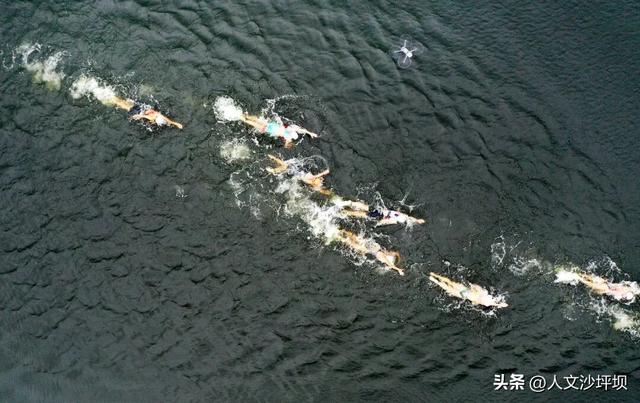 山水浸染秋之色，晚风捎来桂花香