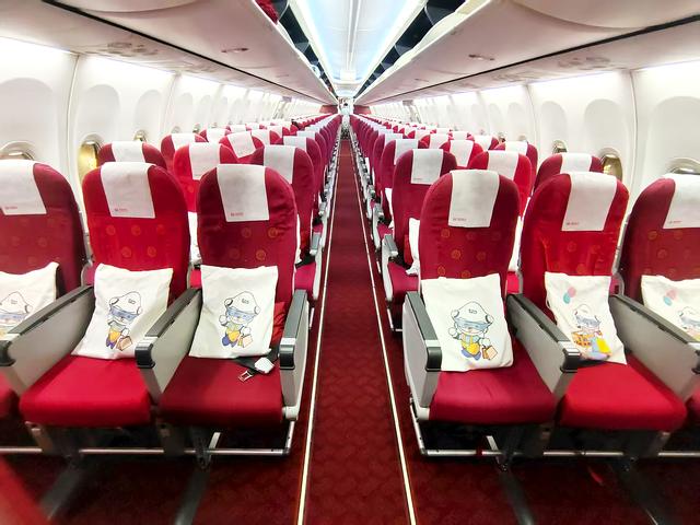 青岛机场联合海南航空推出“云上啤酒节”主题航班，暑期文旅服务持续升级