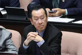 顾立雄推“军改”讨好官兵？岛内媒体人揭：会导致台军军纪溃散图片