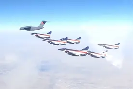 中美机群先后进入中东，解放军一路练兵，20系大飞机带队直飞沙特图片