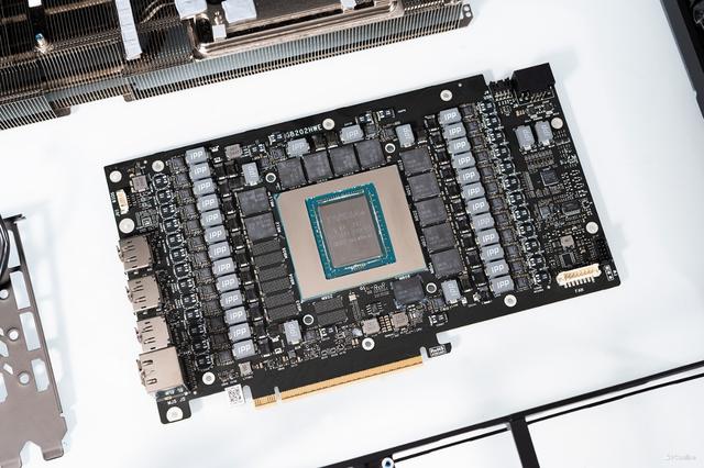 iGame RTX 5090 D v2火神显卡评测：凌厉方正硬汉！性能依旧能打！