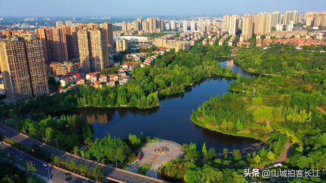 四川被成都光芒掩盖的宝藏城市，拥有4张响亮名片，你去过吗？