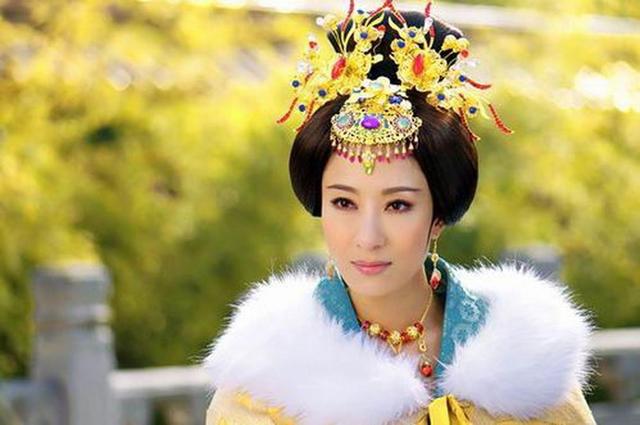 太子朱见深在洗澡，乳娘进来加水，他邀请共浴，乳娘竟同意了！