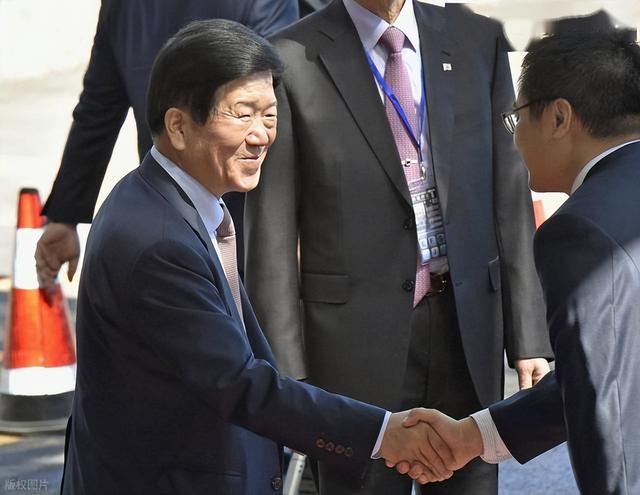 韩国特使团抵达北京，下飞机的第一句话不简单，中方回应很干脆