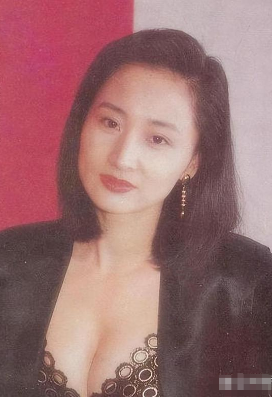 香港第一情妇：她曾是张艺谋白月光，被黑道打掉子言，现如何了？