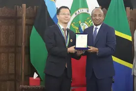 圆满完成第二次援非任务，我市疾控专家何明祯回常图片